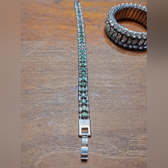 Two Sparkling Bracelets, Stretch & Clasp, Green & Clear Stones, Appear V… - Picture 6 of 10